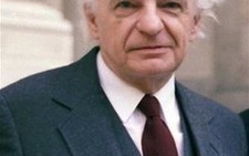 Yves Bonnefoy chiến thắng giải Franz Kafka