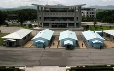 Trò chuyện ở Bàn Môn Điếm