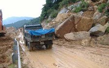 Sóng biển đánh sập và làm hư hỏng hơn 50 ngôi nhà