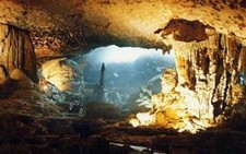 Du lịch khám phá hang động trên Vịnh Hạ Long