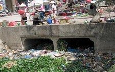 Xả rác, phóng uế khắp nơi!