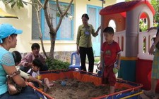 Cha mẹ bận rộn, con chậm nói