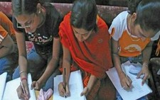Ấn Độ: Góp gạo ngăn trẻ bỏ học