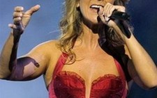 Celine Dion hủy diễn ở Bắc Kinh vì sân khấu