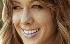 Colbie Caillat: ca sĩ online thành công ngoài thế giới ảo