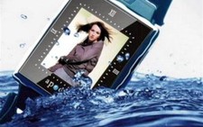 Điện thoại đeo tay không thấm nước