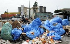 Ý: Thành phố Napoli chìm trong rác