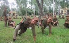 Rèn luyện với quân nhân