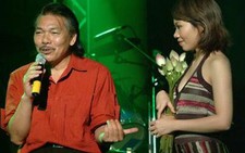 Hà Trần vẽ chân dung du ca Trần Tiến