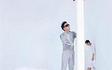 Lam Trường - ca sĩ Việt đầu tiên sử dụng ảnh nghệ thuật sắp đặt đương đại