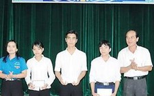Bến Tre: trao học bổng cho học sinh sinh viên mồ côi và khuyết tật