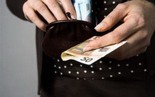 Khen thưởng nhân viên thời... lạm phát