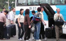 Du lịch, khách đến thiếu người tiếp...