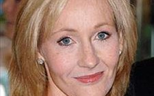 Nhà văn JK Rowling kiếm được 5 bảng Anh mỗi giây