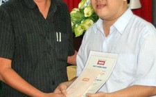Tặng giải thưởng 