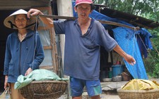 Nước mắt chảy xuôi - Kỳ 5: Gánh rau nuôi đàn con