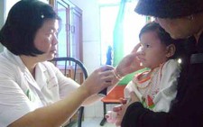 Đắp lá chữa mắt, mắt có sẹo!