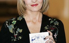 Sách mới của J.K. Rowling bán chạy nhất năm 2008