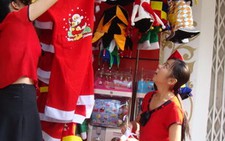 TP.HCM: Hàng trang trí Noel bán chậm