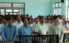 Tiêu cực đất đai ở Mũi Né: 12 bị cáo hầu tòa