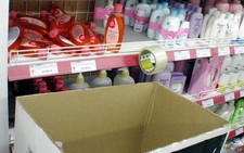 Siêu thị tạm ngưng bán sữa tắm, dầu gội Johnson & Johnson