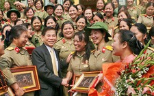 Chủ tịch nước tiếp đoàn nữ chiến sĩ bộ đội Trường Sơn