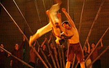Vở xiếc Làng tôi lưu diễn thế giới