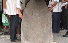 Hiến tặng thuyền độc mộc cổ cho bảo tàng