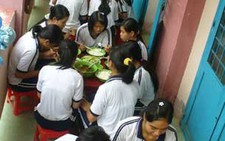 Thầy nấu, trò ăn để thi tốt nghiệp