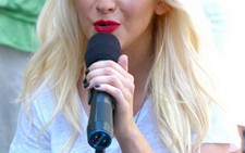Christina Aguilera tuyên truyền về nạn đói