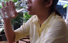 Mùa nắng nóng: Uống nhiều nước ngừa sỏi thận