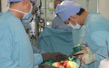 Khánh Hòa: mổ thành công vẹo cột sống hai đường cong