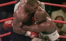Holyfield tha thứ cho Tyson 