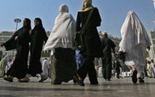 Nữ phóng viên Saudi Arabia bị phạt roi