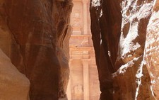 Jordania: thành phố của những ngôi mộ