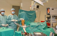 Đau cứng khớp vai