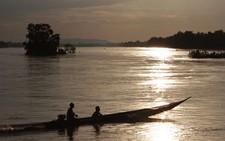 Ngắm hoàng hôn ở Nam Lào