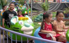 Nhà thiếu nhi nặng gánh