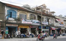 Đề xuất hạn chế cấp phép xây dựng dọc các trục đường lớn: Vi phạm quyền lợi của dân