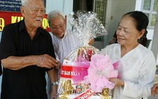 Lãnh đạo TP.HCM chúc tết các nghệ sĩ lão thành
