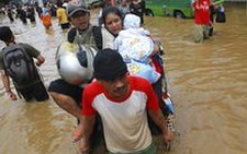 Lở đất vùi 60 người ở Indonesia