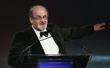 Salman Rushdie viết sách về những năm tháng ẩn náu