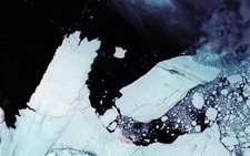 Tảng băng trôi khổng lồ Nam cực 