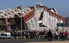 Động đất ở Chile: 300 người chết