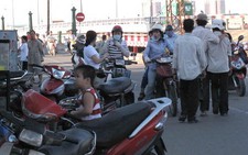 Những cây cầu bị... hành xác!