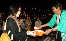 120 khách Nhật tham quan đêm phố cổ