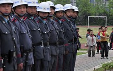 Cầm dao tấn công phụ nữ ở Trung Quốc