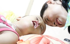 Mẹ con bé 