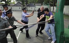 Trung Quốc xử tử giáo viên chém học sinh