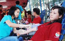 Hướng đến người nghèo và bữa cơm công nhân